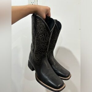 Black ariat boots